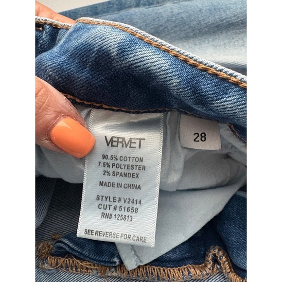 Vervet Crop Jeans Distressed Frayed Hem Denim Casual Light Wash Size 28 - Picture 3 of 7
